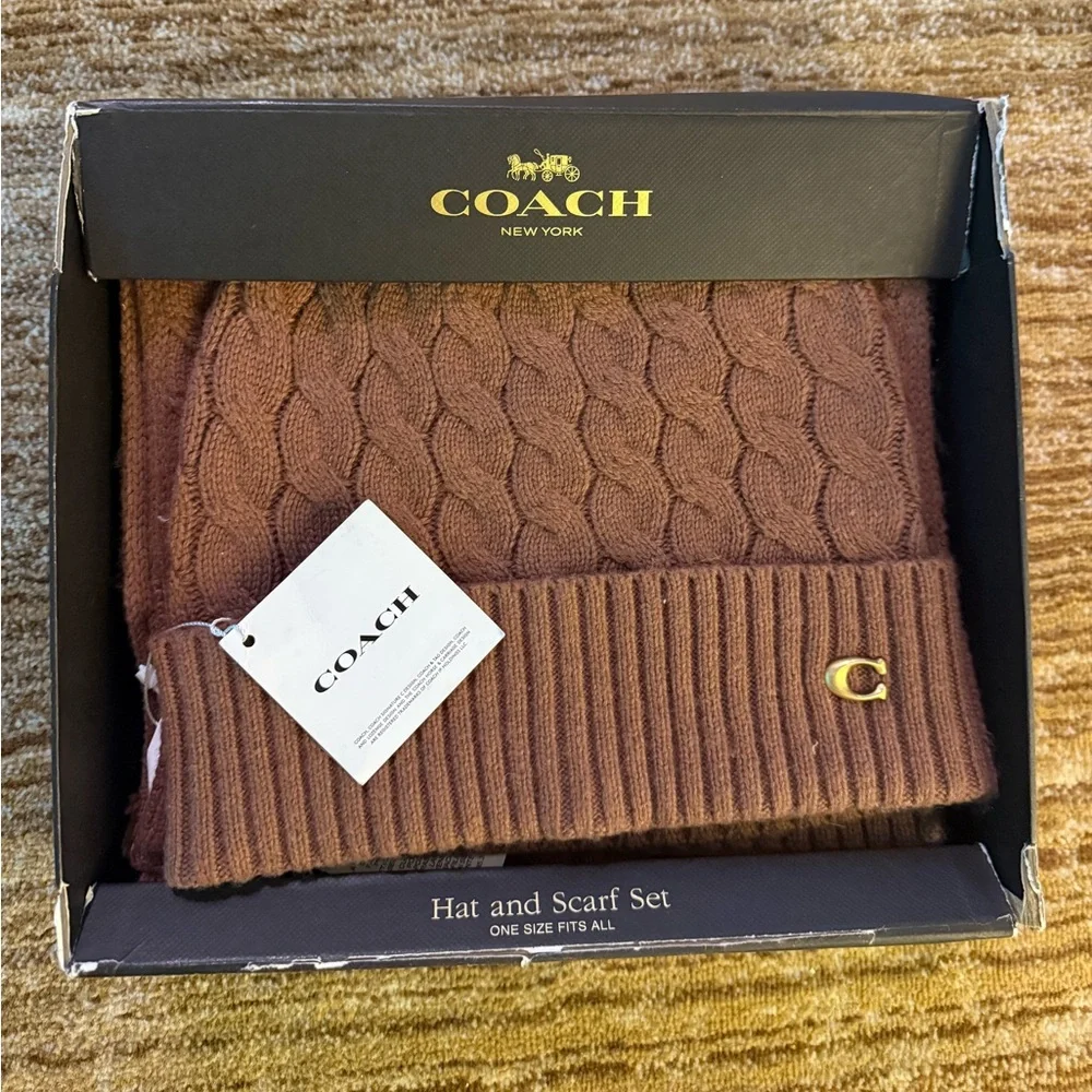 $225 Coach Cable‎ Knit Beanie & Scarf Unisex Gift Set – Dark Camel DAMAGED BOX
